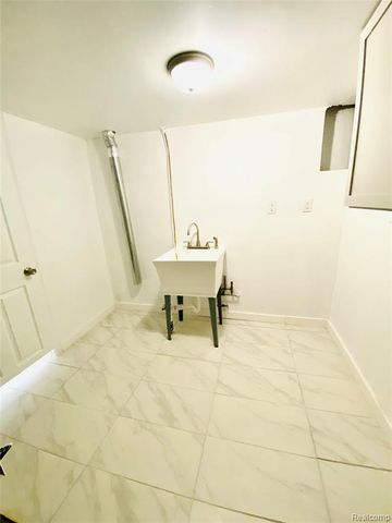 734 Highland Street, Wyandotte, MI 48192