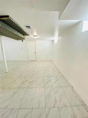 734 Highland Street, Wyandotte, MI 48192