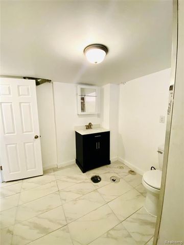 734 Highland Street, Wyandotte, MI 48192