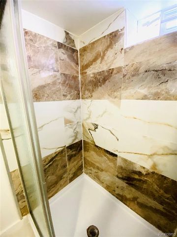 734 Highland Street, Wyandotte, MI 48192