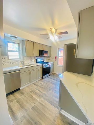 734 Highland Street, Wyandotte, MI 48192