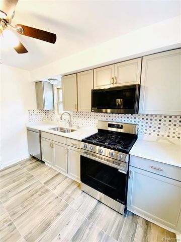 734 Highland Street, Wyandotte, MI 48192