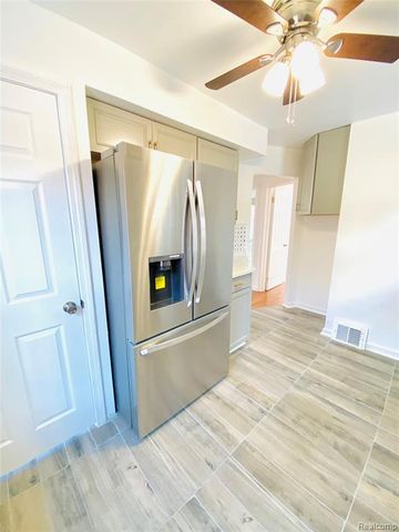 734 Highland Street, Wyandotte, MI 48192