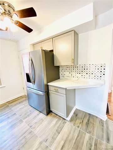 734 Highland Street, Wyandotte, MI 48192