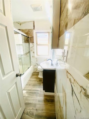 734 Highland Street, Wyandotte, MI 48192