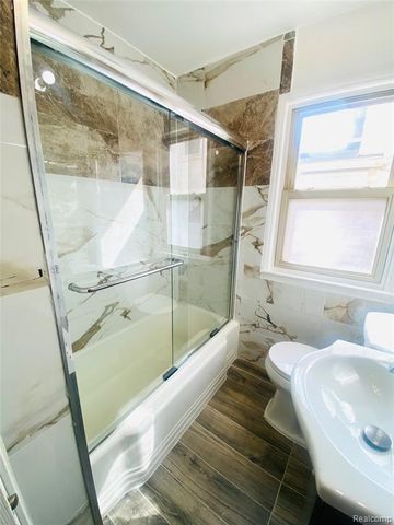 734 Highland Street, Wyandotte, MI 48192