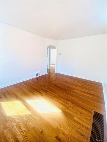 734 Highland Street, Wyandotte, MI 48192