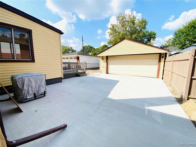 734 Highland Street, Wyandotte, MI 48192