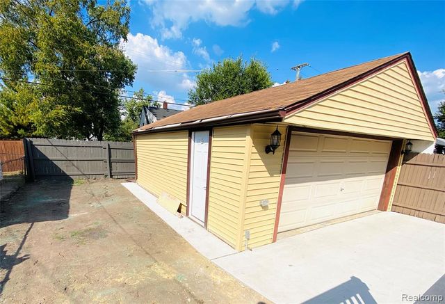 734 Highland Street, Wyandotte, MI 48192