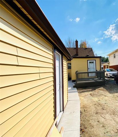 734 Highland Street, Wyandotte, MI 48192