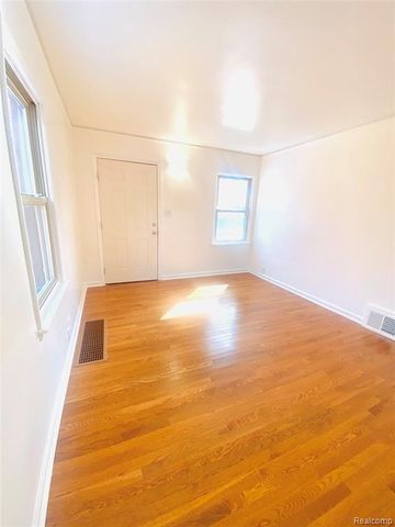 734 Highland Street, Wyandotte, MI 48192