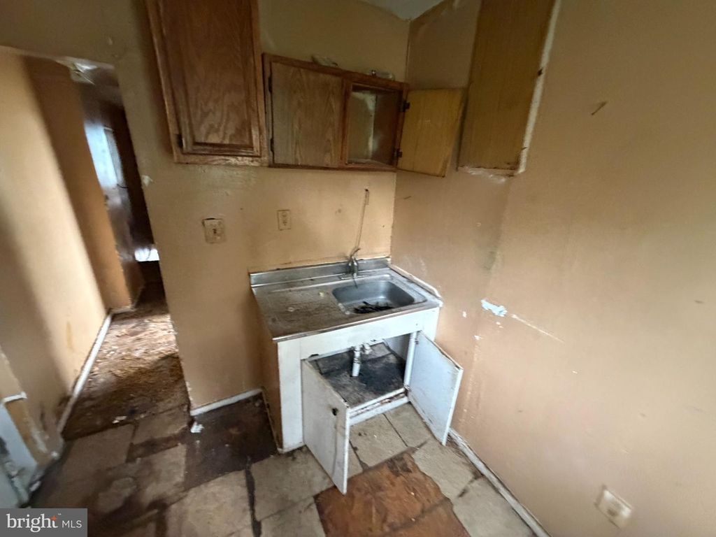 966 FERRY AVE, CAMDEN, NJ 08104 — photo 5