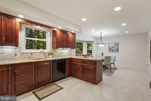 10904 ROUNDTABLE CT, Rockville, MD 20852