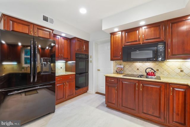 10904 ROUNDTABLE CT, Rockville, MD 20852