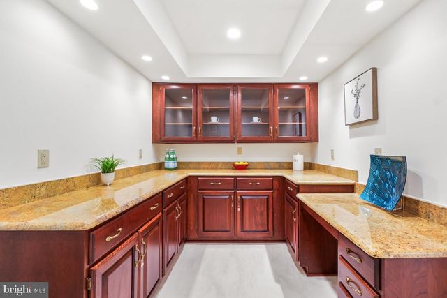 10904 ROUNDTABLE CT, Rockville, MD 20852
