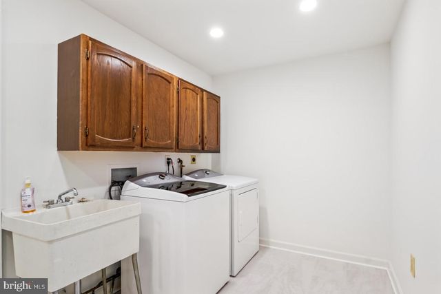 10904 ROUNDTABLE CT, Rockville, MD 20852