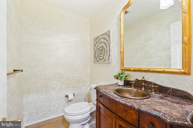 10904 ROUNDTABLE CT, Rockville, MD 20852
