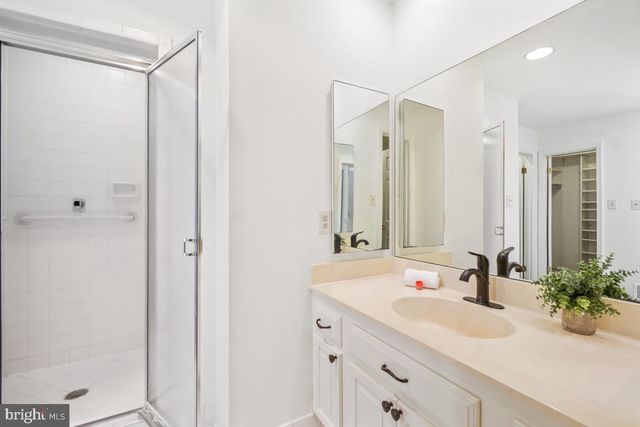 10904 ROUNDTABLE CT, Rockville, MD 20852