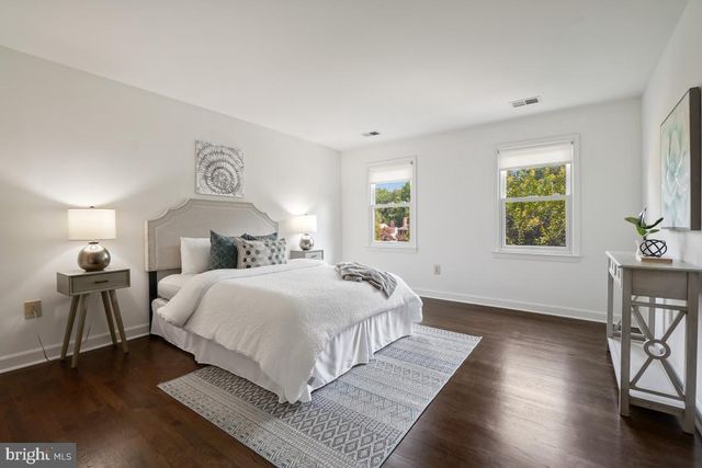 10904 ROUNDTABLE CT, Rockville, MD 20852