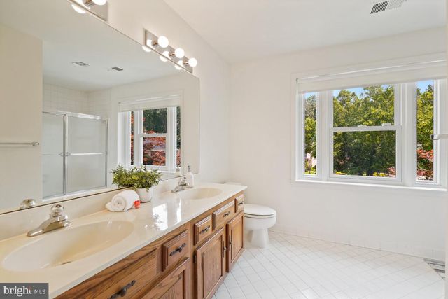 10904 ROUNDTABLE CT, Rockville, MD 20852
