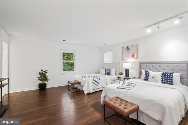 10904 ROUNDTABLE CT, Rockville, MD 20852