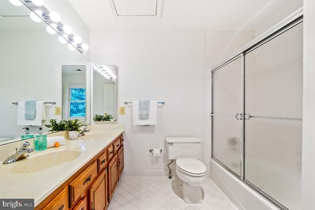 10904 ROUNDTABLE CT, Rockville, MD 20852