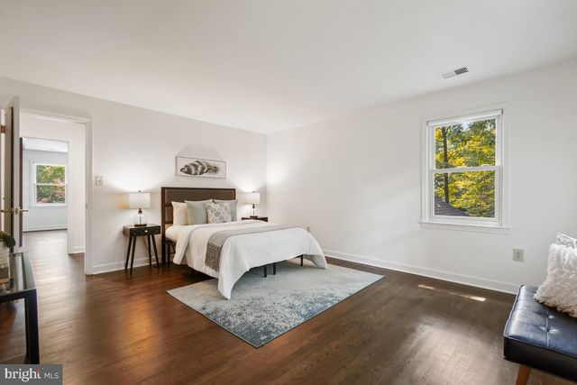 10904 ROUNDTABLE CT, Rockville, MD 20852