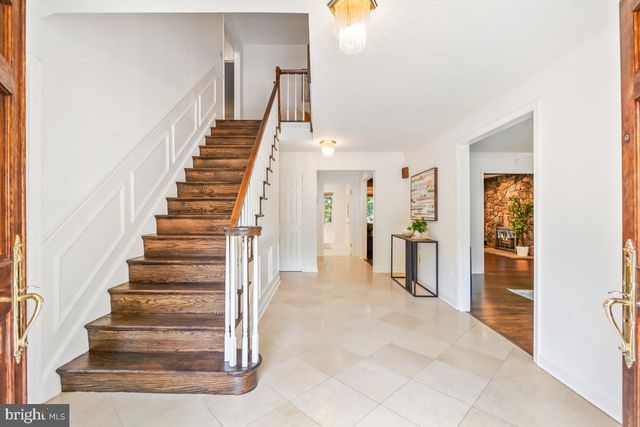 10904 ROUNDTABLE CT, Rockville, MD 20852
