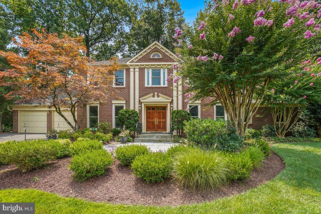 10904 ROUNDTABLE CT, Rockville, MD 20852