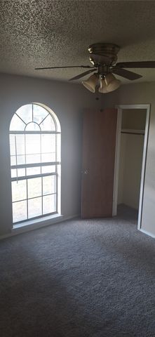 802 Crystal Creek Lane, Arlington, TX 76001