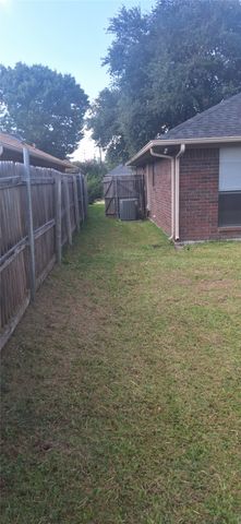 802 Crystal Creek Lane, Arlington, TX 76001