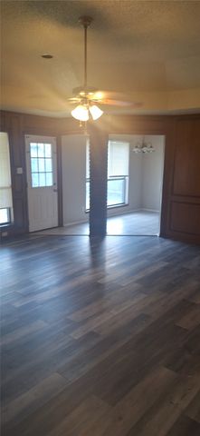 802 Crystal Creek Lane, Arlington, TX 76001