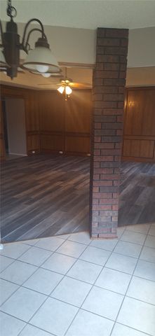 802 Crystal Creek Lane, Arlington, TX 76001