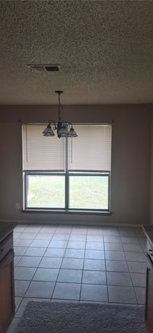 802 Crystal Creek Lane, Arlington, TX 76001