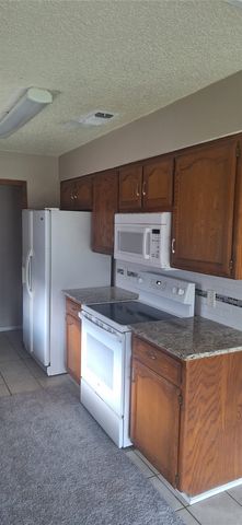 802 Crystal Creek Lane, Arlington, TX 76001