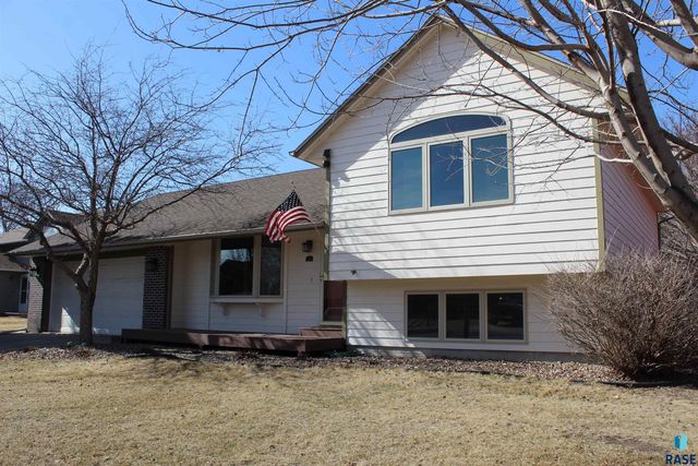 716 E Magnolia Dr Drive, Brandon, SD 57005