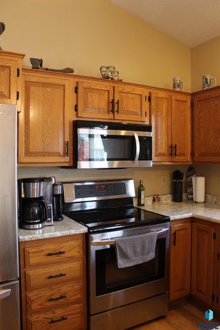 716 E Magnolia Dr Drive, Brandon, SD 57005