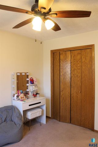 716 E Magnolia Dr Drive, Brandon, SD 57005