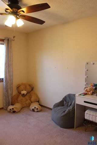 716 E Magnolia Dr Drive, Brandon, SD 57005