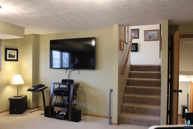 716 E Magnolia Dr Drive, Brandon, SD 57005