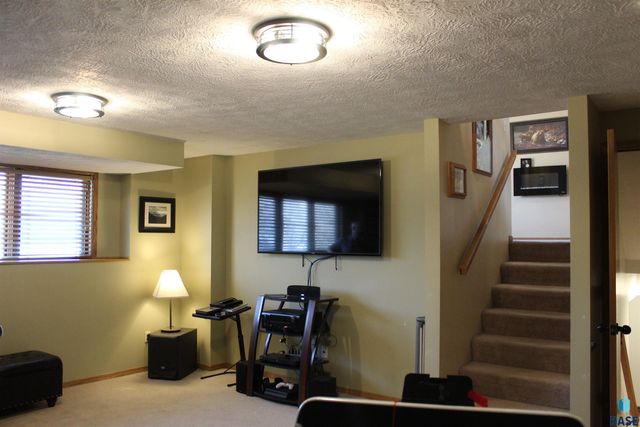 716 E Magnolia Dr Drive, Brandon, SD 57005