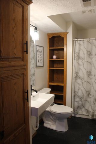 716 E Magnolia Dr Drive, Brandon, SD 57005