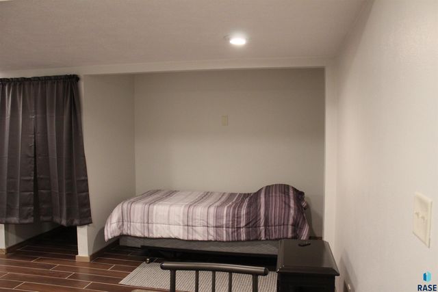 716 E Magnolia Dr Drive, Brandon, SD 57005