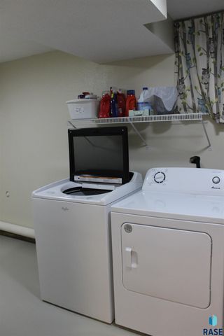 716 E Magnolia Dr Drive, Brandon, SD 57005