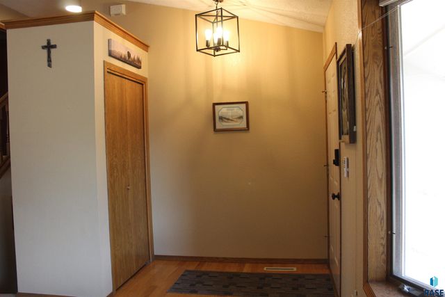 716 E Magnolia Dr Drive, Brandon, SD 57005