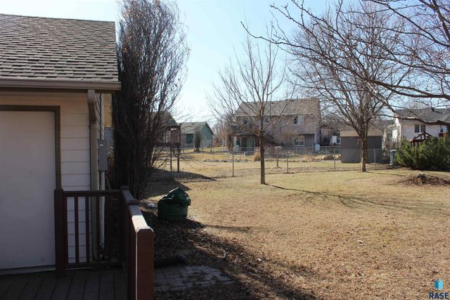 716 E Magnolia Dr Drive, Brandon, SD 57005