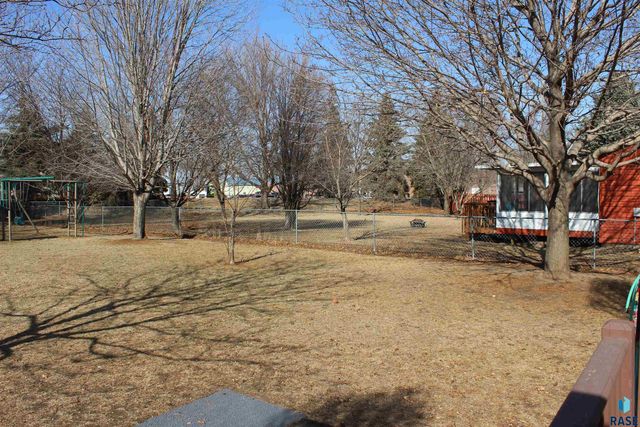 716 E Magnolia Dr Drive, Brandon, SD 57005