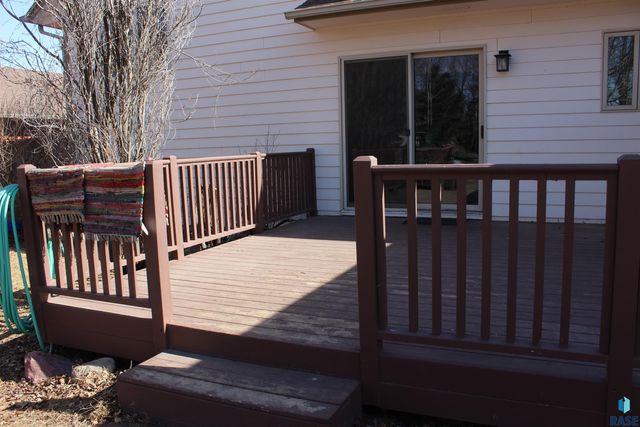 716 E Magnolia Dr Drive, Brandon, SD 57005