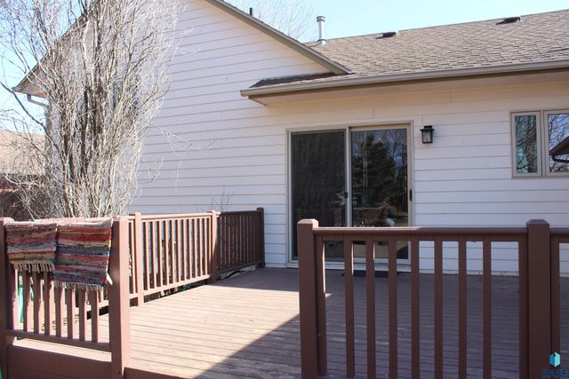 716 E Magnolia Dr Drive, Brandon, SD 57005