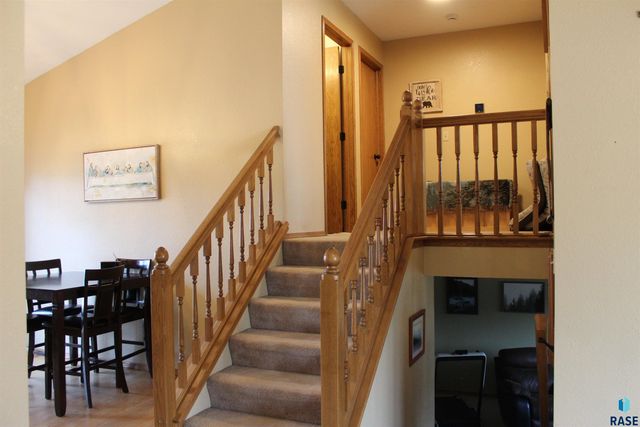 716 E Magnolia Dr Drive, Brandon, SD 57005